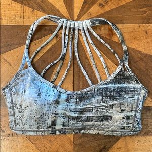 Lululemon Lighten Up Strappy Sports Bra